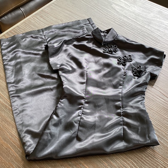 Chinese type black satin dress in size small. - Picture 4 of 11
